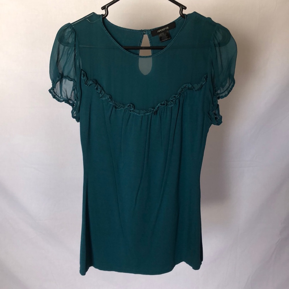 Blue-ish Green Top size Large